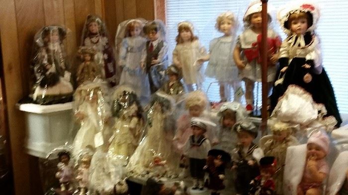 One sweeping view of this vast collection of porcelain and resin dolls.  All of these dolls have their original stands.
Almost all dolls have the original boxes.