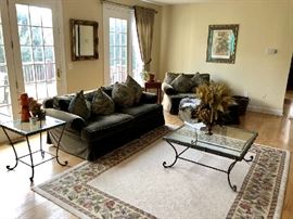 Gracious Living Rooms & Den Furnishings