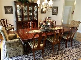 Thomasville Queen Anne Style Dining Room Set