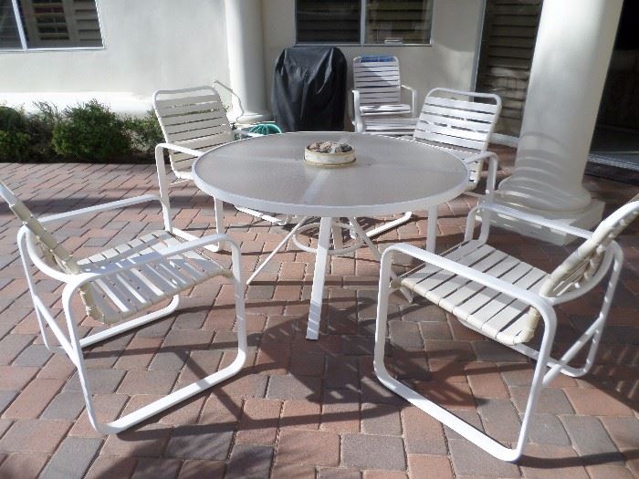 Vintage Tropitone-Rewebbed LIke New  White, Round Table & 4 Chairs