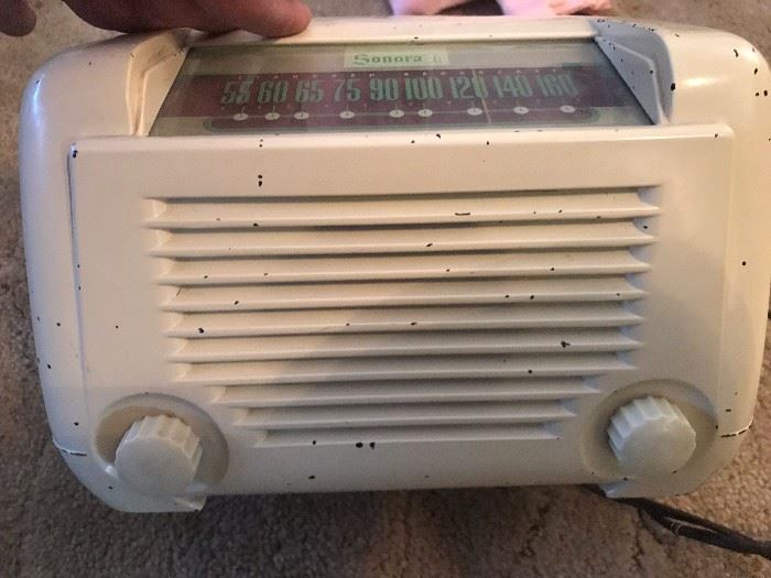 Vintage Sonora Radio