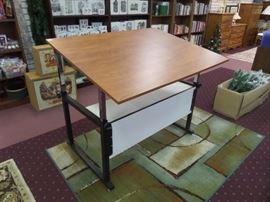 Alvin drafting table - execellent shape