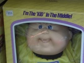 American Classic - Loyd Middleton - Mattel - Seymour Mann - Chatty Cathy - Cabbage Patch - Lauren Elizabeth & many other dolls