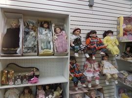 American Classic - Loyd Middleton - Mattel - Seymour Mann - Chatty Cathy - Cabbage Patch - Lauren Elizabeth & many other dolls