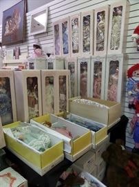 American Classic - Loyd Middleton - Mattel - Seymour Mann - Chatty Cathy - Cabbage Patch - Lauren Elizabeth & many other dolls