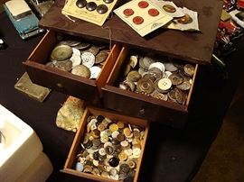 Huge bunch of vintage buttons!