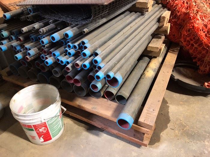 Metal pipe, threaded. Different sizes. Will be sold individual but group price/offer possible.