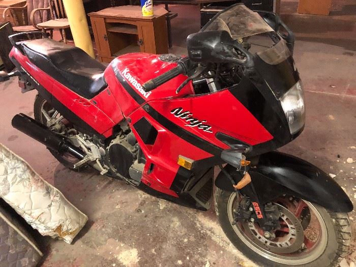 1989 Ninja 750R motorcycle. Less than 11,000 miles.   $2,500 