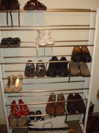 mens shoes size 9, ladies size 6