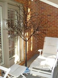 metal tree that lights up