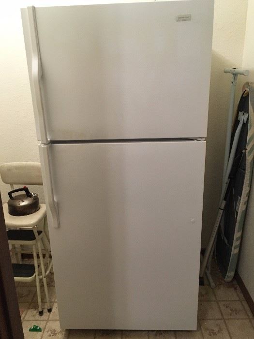 magic chef  refrigerator / freezer 