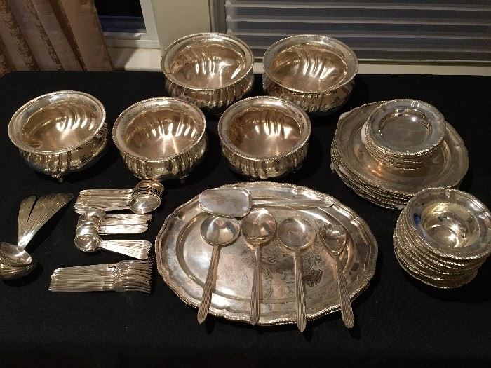12 of the following: dinner plates, deep bowls, shallow bowls, spoons, tea spoons and forks. 12 serving pieces, two platters, three serving bowls, two large serving bowls. 