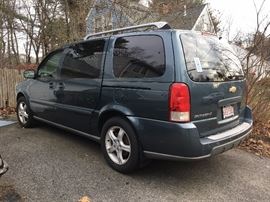 Dual Sliding Doors, Seating for 7 Passengers