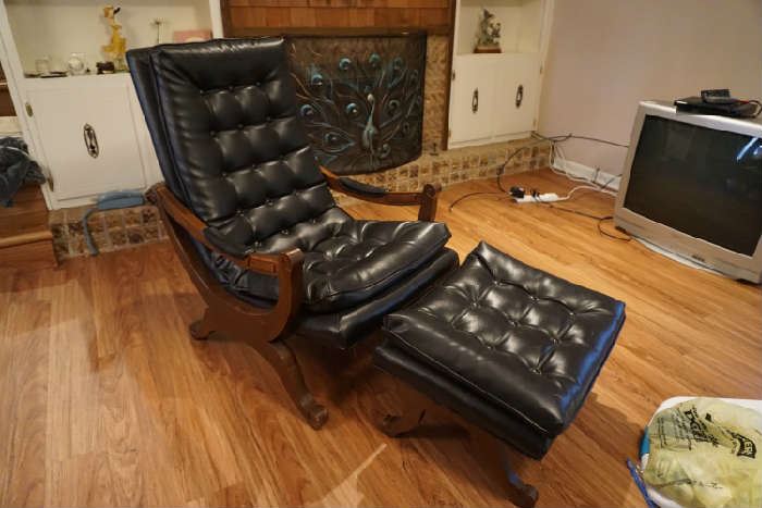 Black leather chair and ottoman another nice vintage piece
