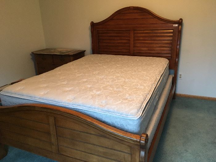 This is a beautiful queen bed with a Serta, double-pillow top mattress (high end/priced separately)