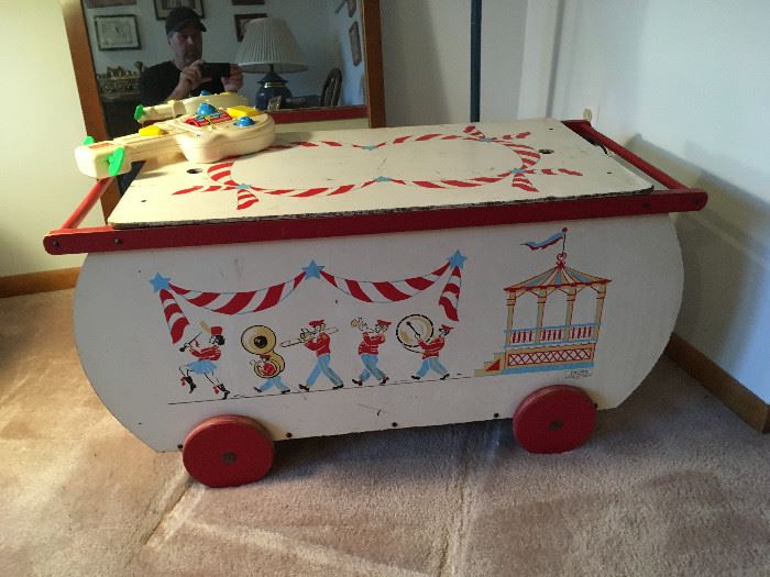 The nicest vintage  toy box I have come across in a long time (toys inside included!)