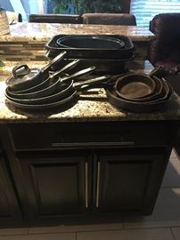 Cast Iron Pans / Roasting Pans