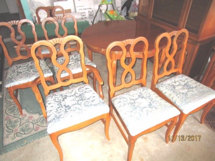 Dining table 6 chairs, 3 leaves & pad