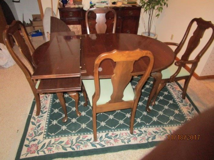 Dining table 4 chairs 3 leaves and pads