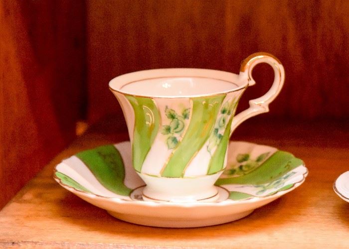 Demitasse / Tea Cups & Saucers