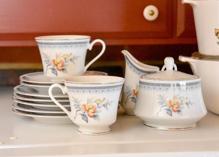 Tea Cups, Creamer & Sugar Bowl
