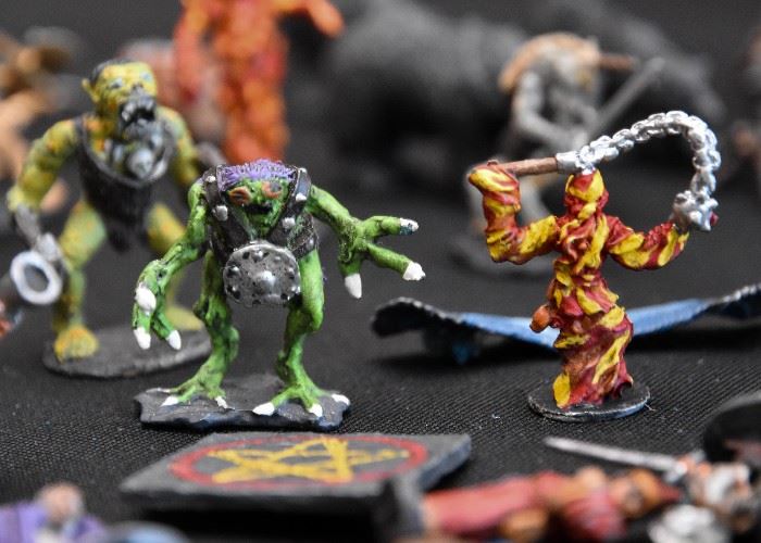 BUY IT NOW! Lot#222, Vintage Painted Lead Dungeons & Dragons Miniatures, Lot of Over 122 Pieces, $600