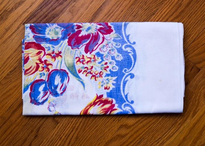 Vintage Tablecloths / Table Linens