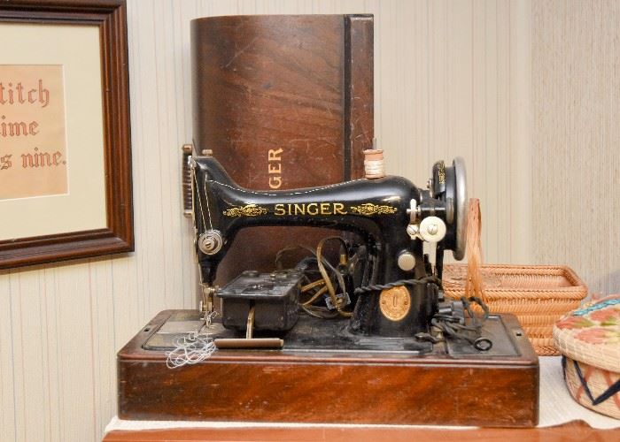 BUY IT NOW! Lot #225, Vintage Singer Sewing Machine, $200
