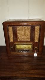 Old Tube Radio Silver tone Radionet