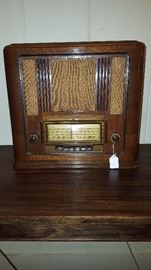 Old Tube Radio Silver tone Radionet