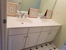 Bath vanity