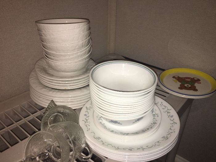 China & dinnerware 