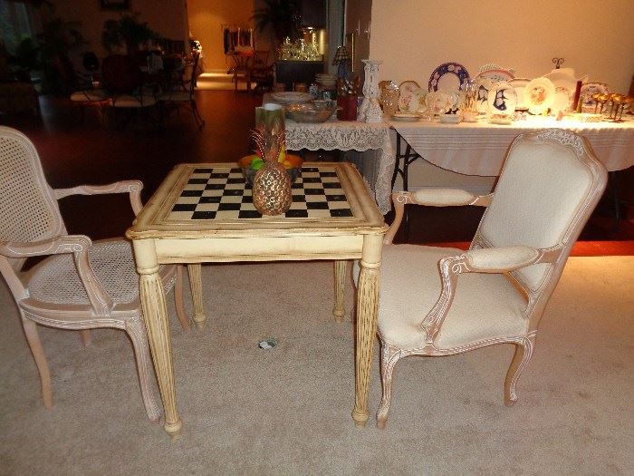 GAME TABLE, 2 CHAIRS