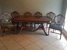 Duncan Phyfe table w/ 1 leaf / 6 Shieldback chairs