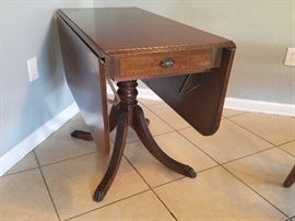  Duncan Phyfe drop leaf table with drawer 