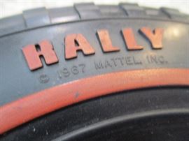 1967 Hot Wheels Rally case in very good condition. Comes with a 1967 Redline Custom Bird & 1967 Custom Cougar