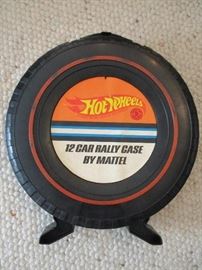 1967 Hot Wheels Rally case in very good condition.  Comes with a 1967 Redline Custom Bird & 1967 Custom Cougar