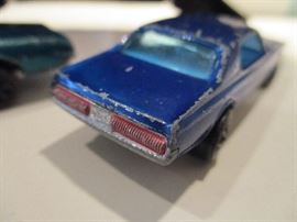 1967 Hot Wheels Rally case in very good condition. Comes with a 1967 Redline Custom Bird & 1967 Custom Cougar