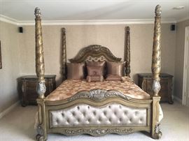 MARGE CARSON 4 POSTER KING BED WITH VISCO COMFORT MATTRESS 
**PRESELLING