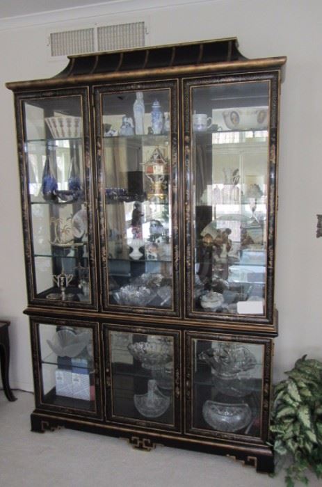 DREXEL ASIAN STYLE DISPLAY CABINET
