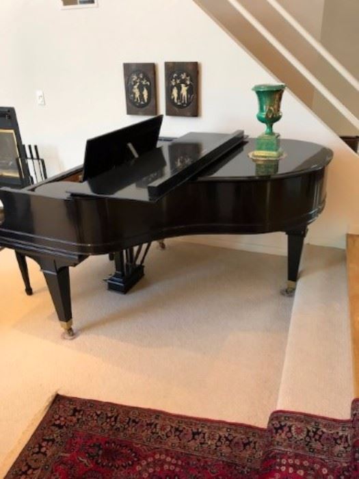 Beautiful Black Lacquered Mason & Hamlin Baby Grand Piano. Very well Maintained and in Beautiful Condition