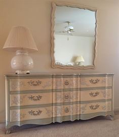 John Widdicomb Bedroom Suite
King Bed
9-Drawer Dresser
2 Nightstands
Mirror