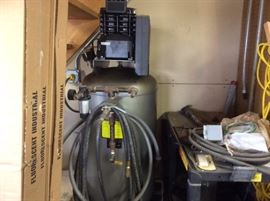 Campbell Hausfeld compressor 60gal 5h single stage