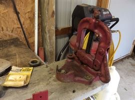 Great vintage pipe vise
