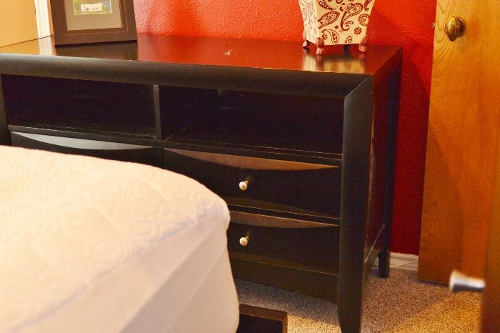 Queen bedroom suite in black: head / foot board frame, dresser and mirror, clean mattress