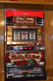 Vintage slot machine (1 of 2)