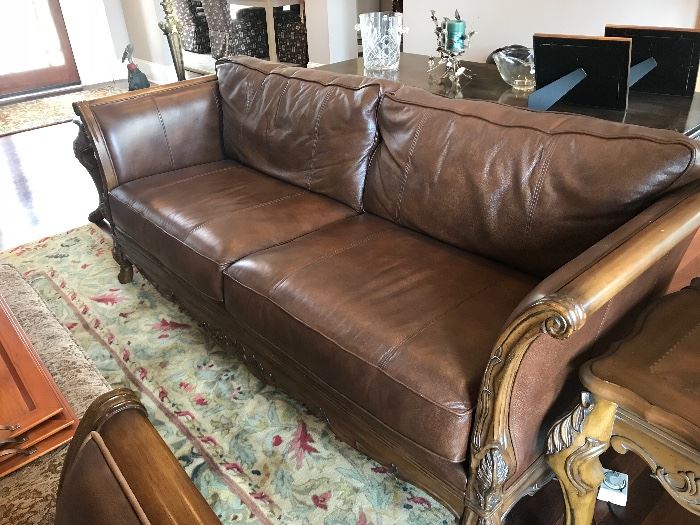 Bernhardt leather sofa & 2 matching oversized chairs