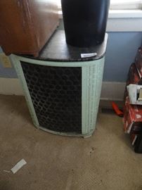 1 Wicker clothe basket 2 s,all trash cans.