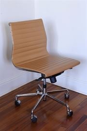 LEATHER OFFICE CHAIR IN THE MANNER OF EAMES