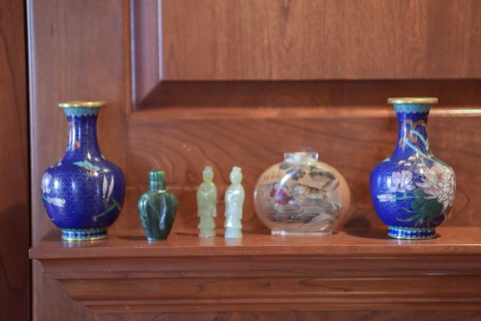 CHINESE GROUPING INCL. JADE AND GLASS SNUFF